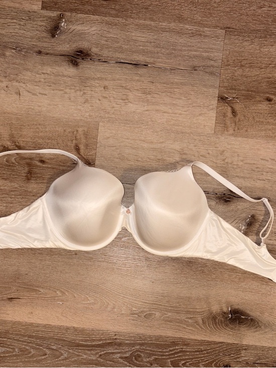 Victoria's Secret Other - Victoria's Secret Smooth Padded Bra in Ivory